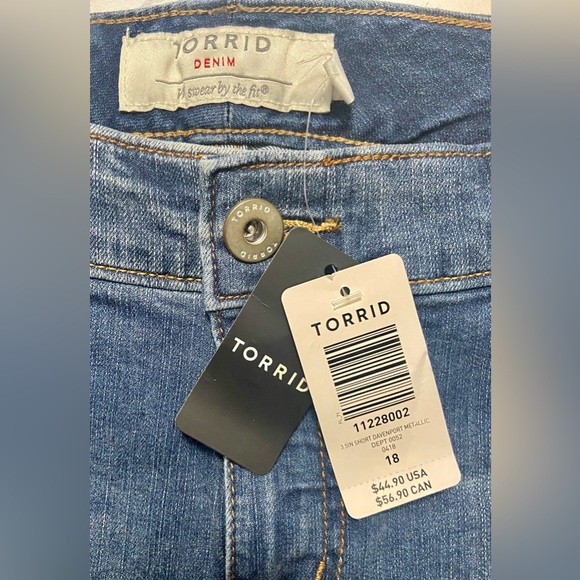 NWT - Torrid - Davenport Metallic Striped Shorts - 3.5” - Size 18 - Picture 4 of 4